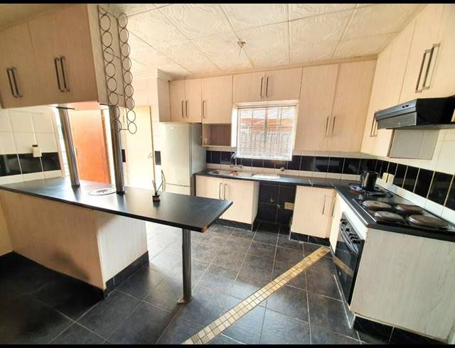 3 BEDROOM TOWNHOUSE FOR SALE IN HESTEAPARK